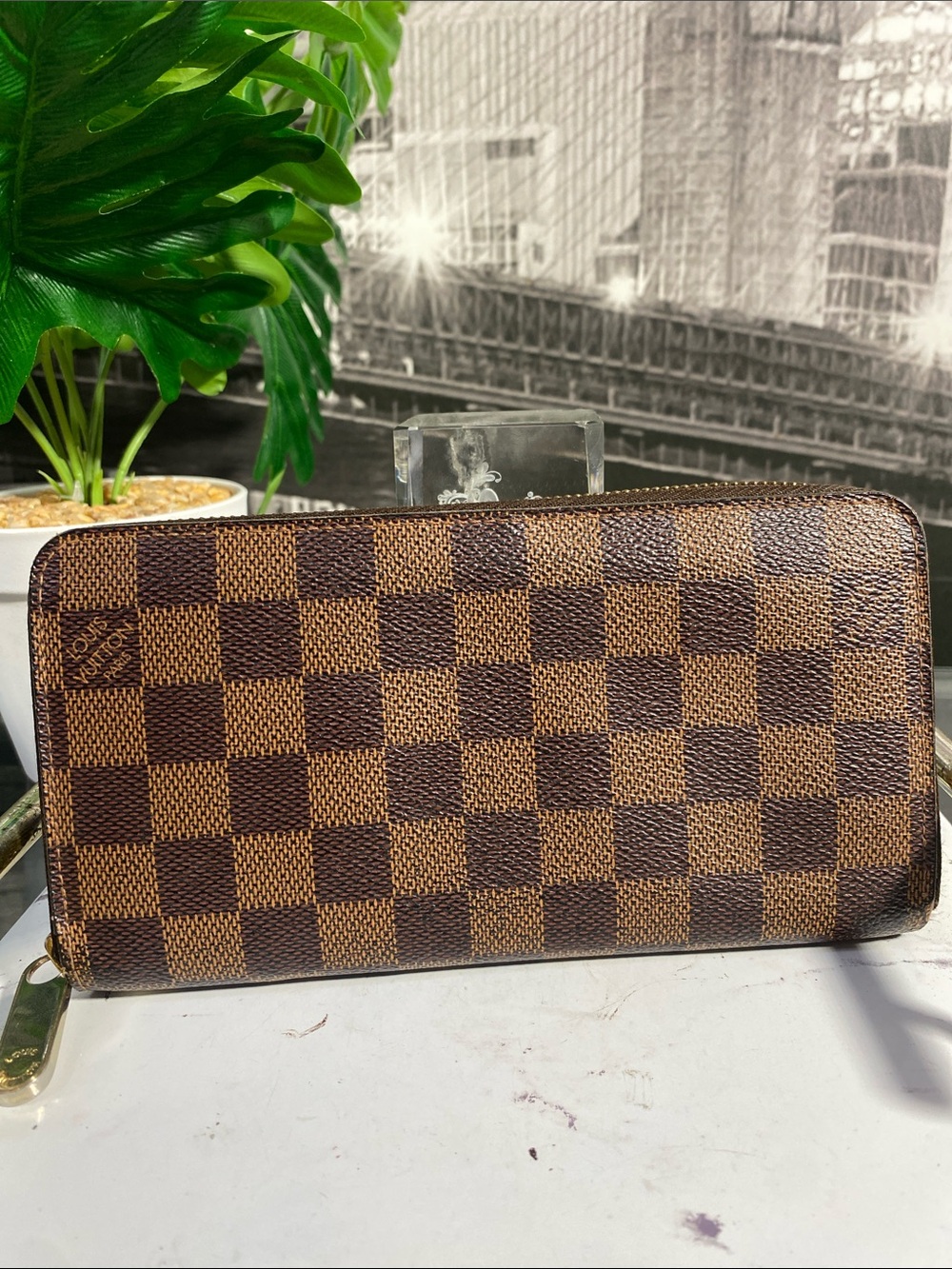 Authentic Rare Louis Vuitton Damier Zippy Wallet - Picture 3 of 16